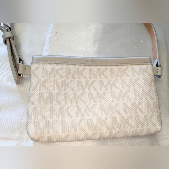MICHAEL KORS Jet Set Fanny Pack Belt Bag In Shades of Light Gray w/ Logo Medium - Picture 3 of 8